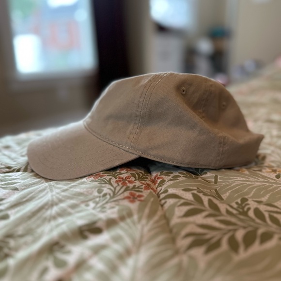 Beige cap - Picture 2 of 3